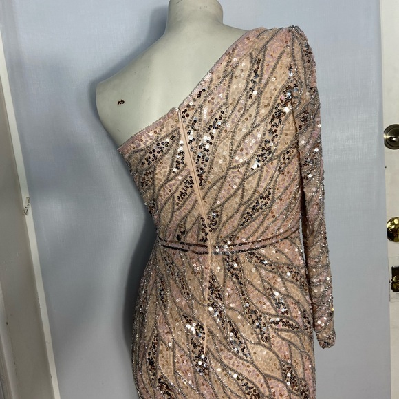 Mac Duggal EMBELLISHED ONE SLEEVE GOWN W/ SEQUIN BELT 8 / 14 - Picture 6 of 12